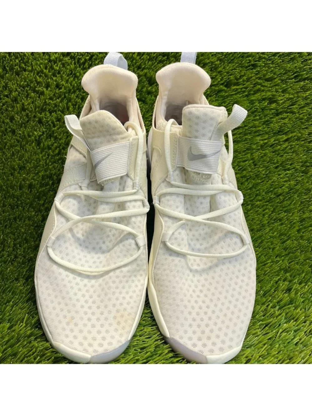 Nike Air Alluxe Womens Size 10 Beige White Athletic Training Shoes Sneakers